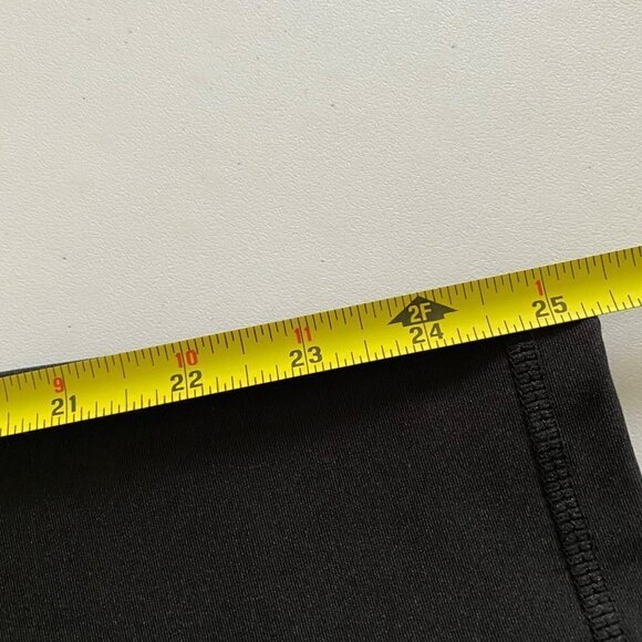 Amazon Essentials Women’s Performance Mid-Rise 7/8 Length Legging. Size Medium - Picture 5 of 7